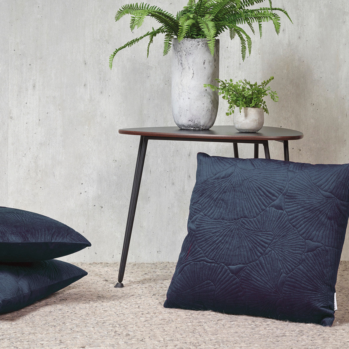 Cushion embossed flower Dark blue - 45 x 45 cm