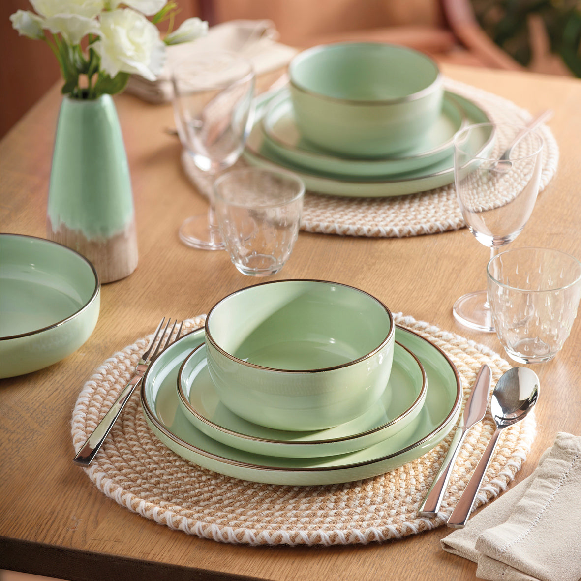 Ceramic dinnerware set 24 pieces Light green