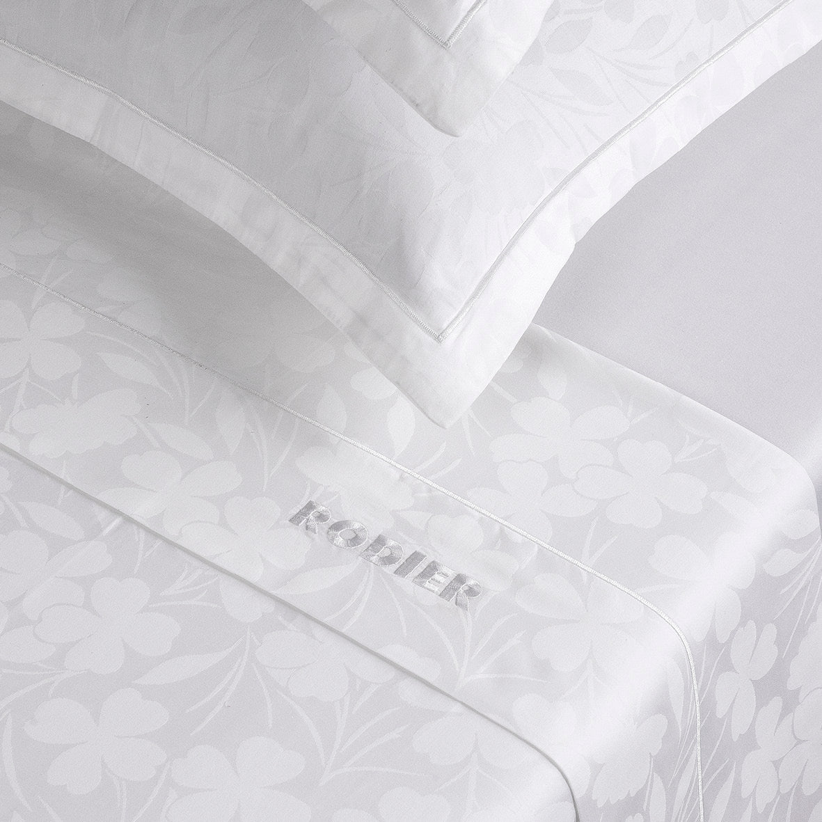 Sheet set : fitted sheet, flat sheet, pillowcase(s) in satin cotton - Jacquard woven - Petit Chênes White