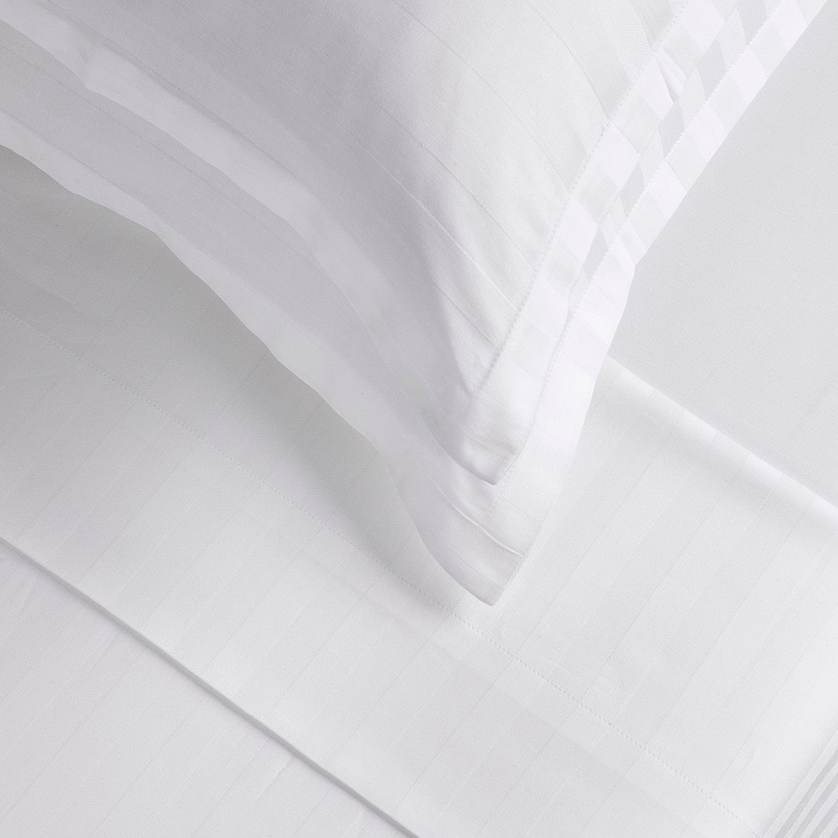 Sheet set : fitted sheet, flat sheet, pillowcase(s) in satin cotton - Jacquard woven - Dobby stripe white