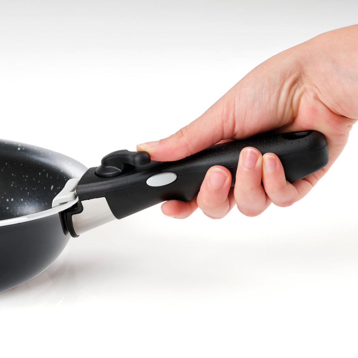 Set of 3 sauce pans with removable handle