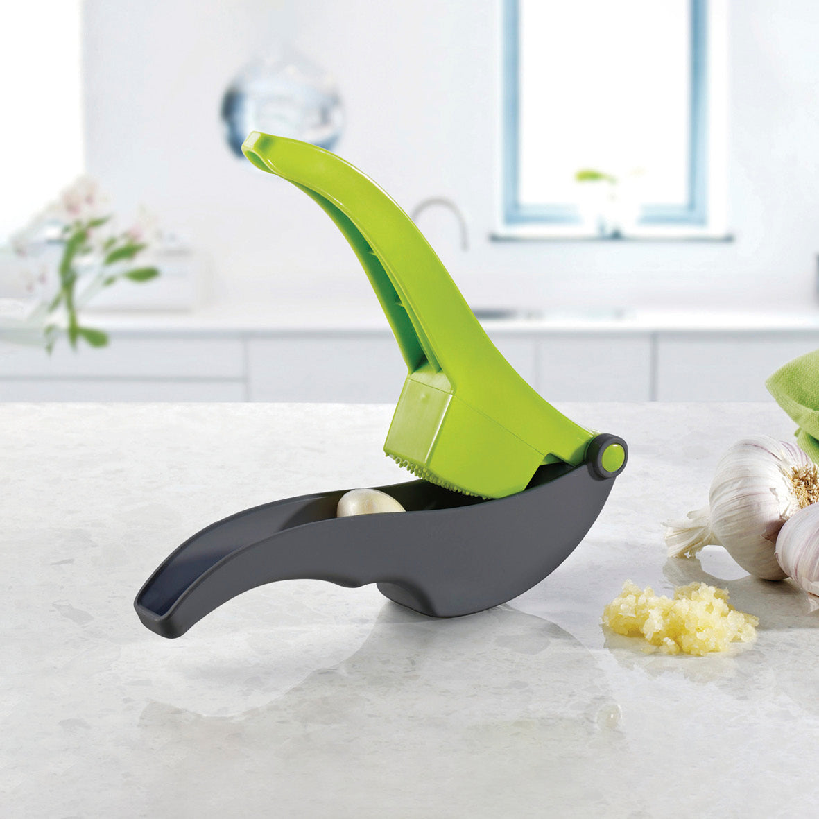 Manual garlic press - green-white - 19 cm