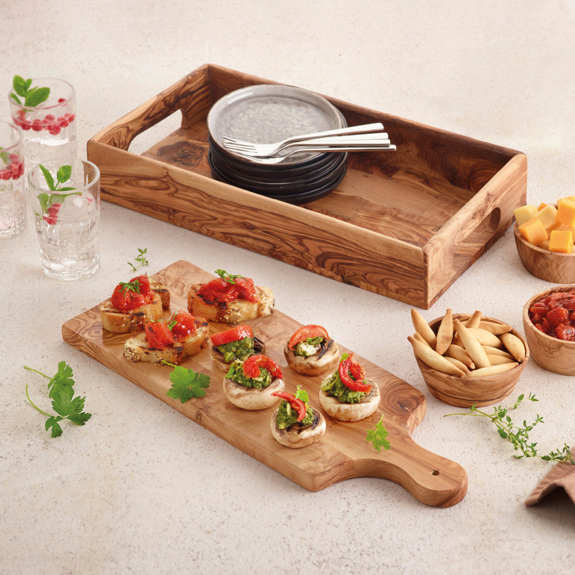 Serving tray with two handles in olive wood