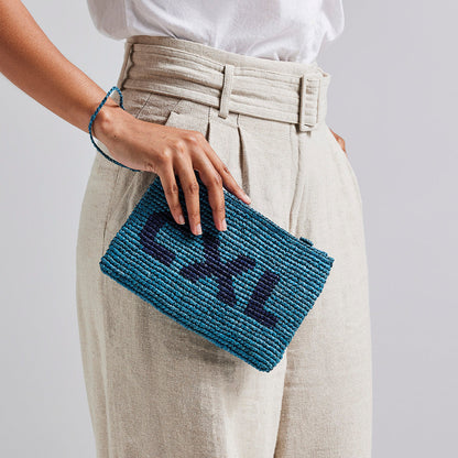 Pouch in raffia